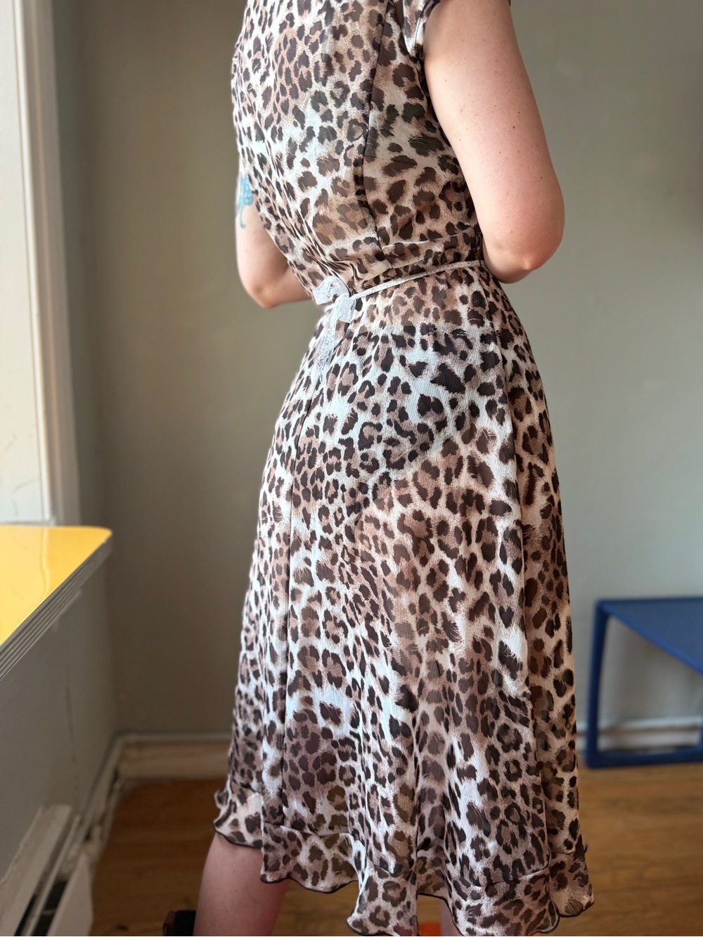 Vintage Y2K Leopard Print Chiffon Dress | Ruffle Collar Tie Waist Midi | M/L - Picture 5 of 8